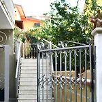 A 5 Minuti Dal Mare Con Terrazza E Parcheggio Privato Apartman